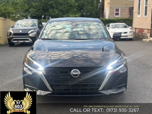 Used 2024 Nissan Altima 2.5 SV FWD image 2