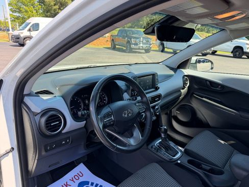 Used 2020 Hyundai Kona SEL Plus AWD/4WD image 32