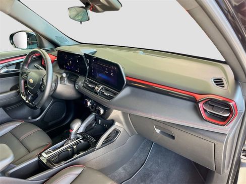 Used 2024 Chevrolet TrailBlazer RS w/ Driver Confidence Package image 27