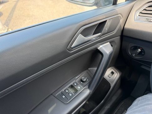 Used 2021 Volkswagen Tiguan SEL AWD/4WD image 18