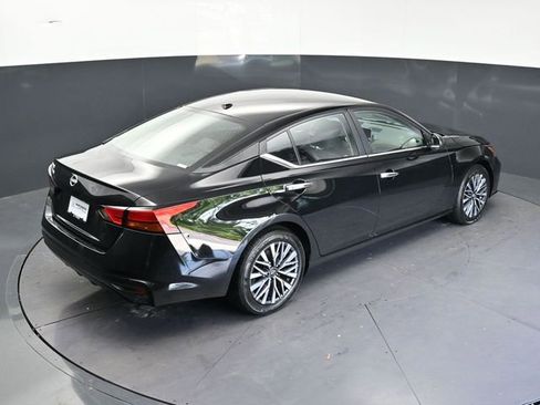 Used 2025 Nissan Altima 2.5 SV FWD image 28