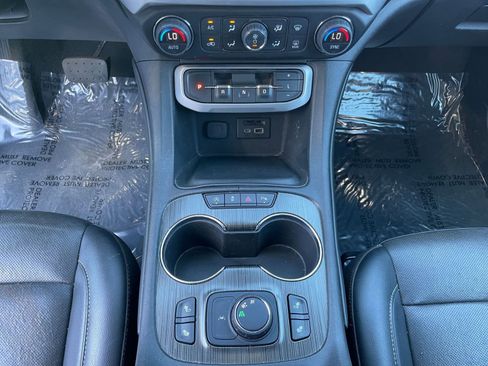Used 2023 GMC Acadia SLT image 44