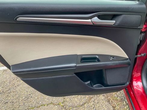 Used 2018 Ford Fusion Titanium image 29