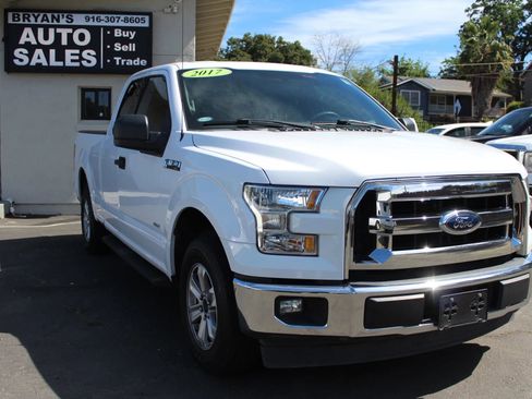 Used 2017 Ford F150 XLT w/ Trailer Tow Package RWD image 3