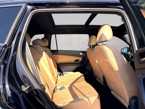 Used 2023 Volkswagen Tiguan SE image 8