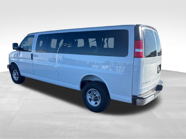 Used 2025 Chevrolet Express 3500 LT w/ LT Preferred Equipment Group RWD image 3