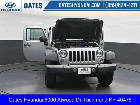 Used 2015 Jeep Wrangler Unlimited Rubicon w/ Max Tow Package AWD/4WD image 48