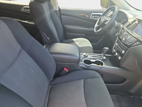 Used 2018 Nissan Pathfinder SV AWD/4WD image 12