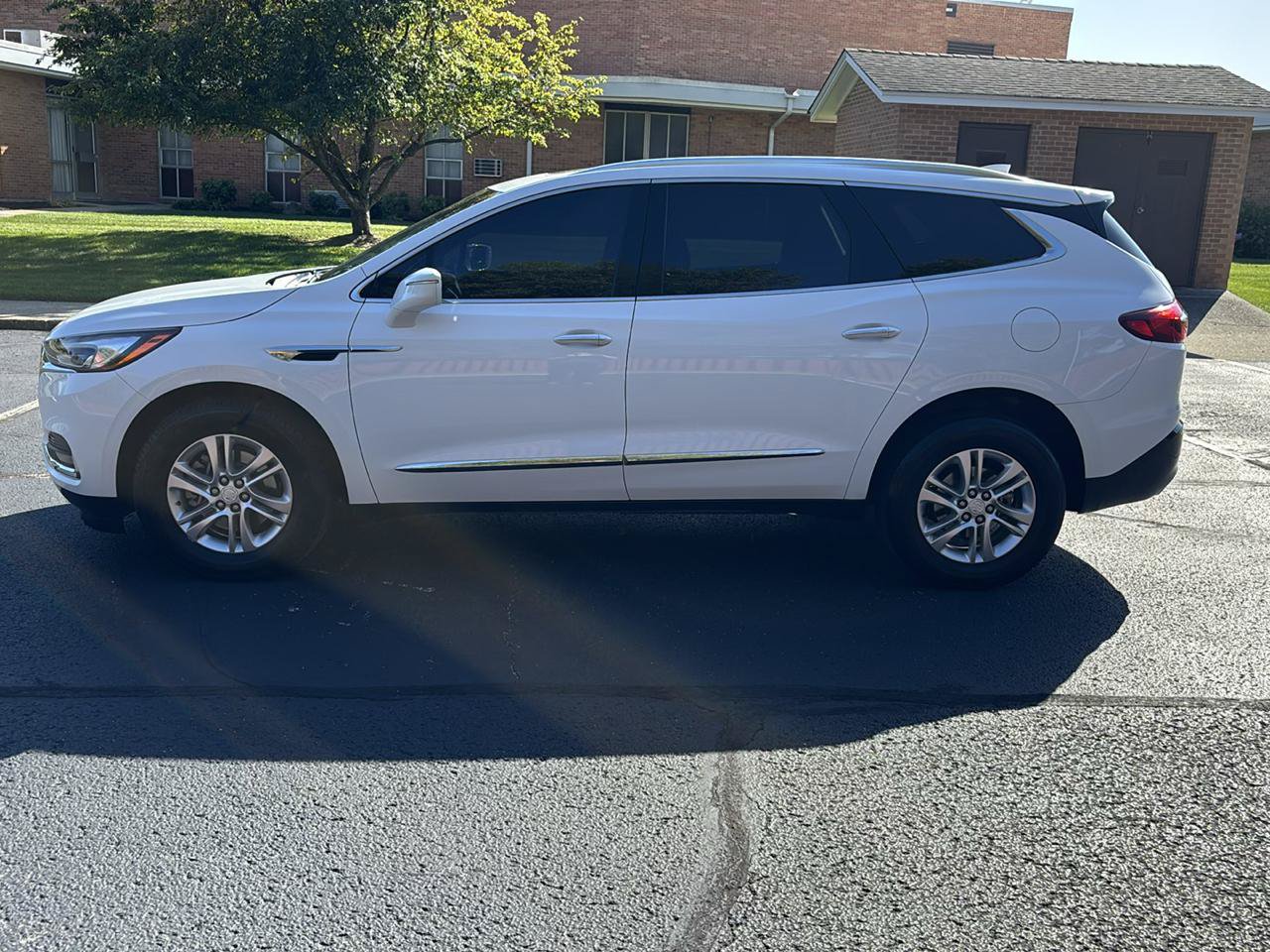 Used 2019 Buick Enclave Essence AWD/4WD image 4