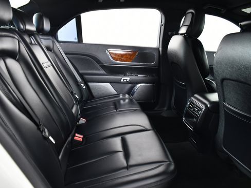 Used 2020 Lincoln Continental image 25