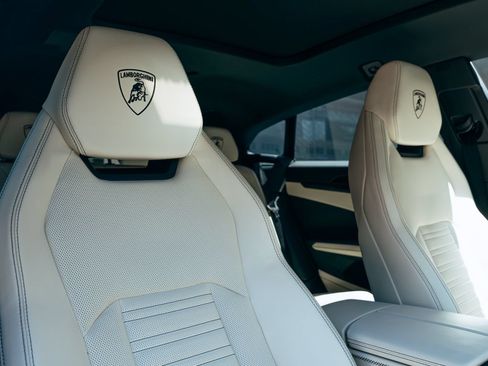 Used 2025 Lamborghini Urus SE AWD/4WD image 13