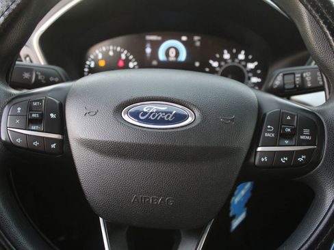Used 2020 Ford Escape SE image 18