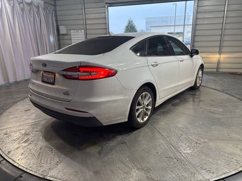 Used 2020 Ford Fusion SE image 4