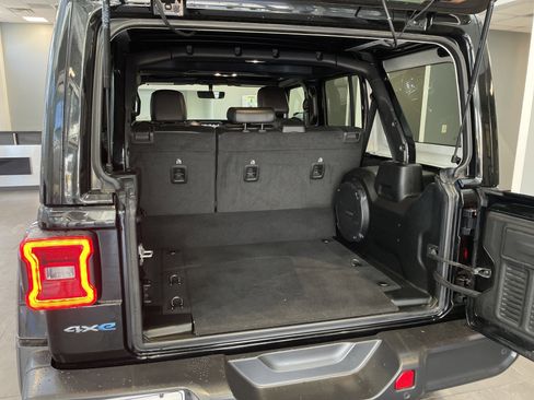 Used 2022 Jeep Wrangler Unlimited Sahara w/ Cold Weather Group image 35