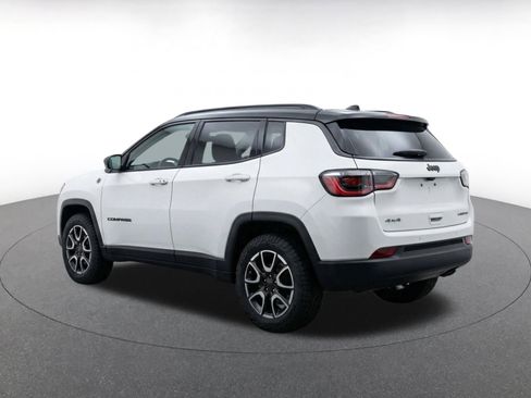 Used 2025 Jeep Compass Trailhawk AWD/4WD image 6