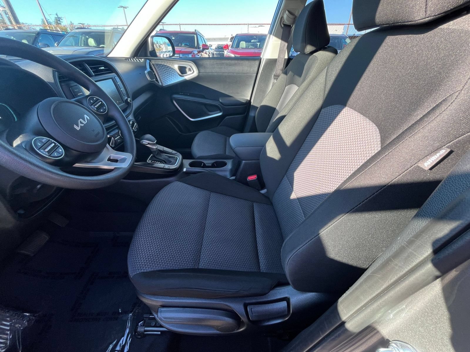Used 2025 Kia Soul LX w/ LX Technology Package FWD image 26