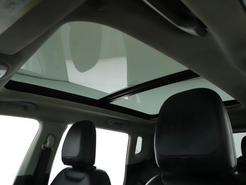 Used 2019 Jeep Compass Latitude w/ Popular Equipment Group image 16