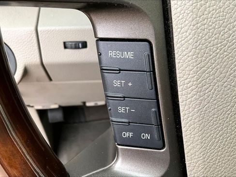 Used 2014 Lincoln Navigator 4WD image 21