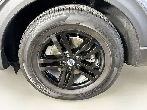 Certified 2024 Ford Explorer XLT image 8