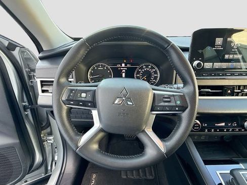 Used 2022 Mitsubishi Outlander SE image 13