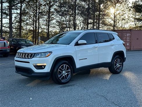 Used 2018 Jeep Compass Latitude w/ Cold Weather Group image 3