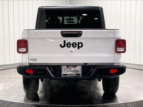 Used 2022 Jeep Gladiator Sport image 4