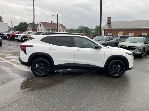 New 2026 Chevrolet Trax LT w/ Driver Confidence Package FWD image 28