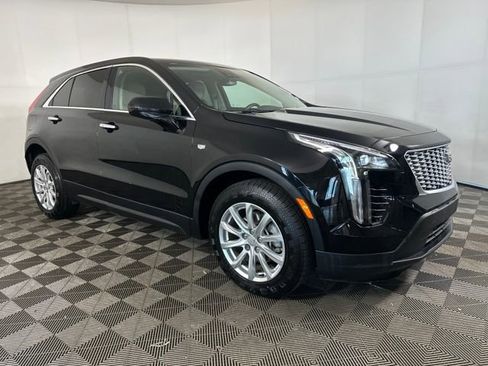 Used 2022 Cadillac XT4 Luxury image 2