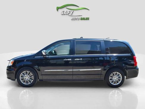 Used 2015 Chrysler Town & Country Touring-L w/ Trailer Tow Group image 3
