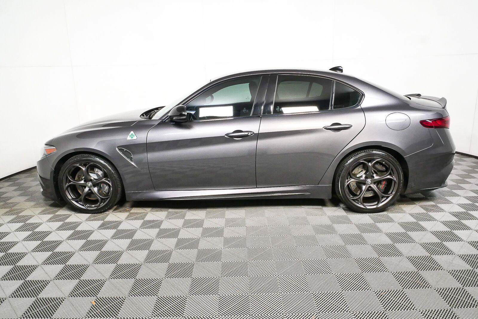 Used 2023 Alfa Romeo Giulia Quadrifoglio RWD image 33
