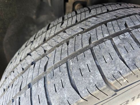 Used 2018 Ford Explorer XLT w/ Equipment Group 202A AWD/4WD image 82