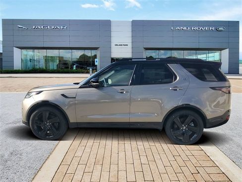 Used 2024 Land Rover Discovery Dynamic SE image 8