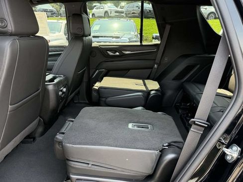 Used 2024 GMC Yukon Denali AWD/4WD image 11