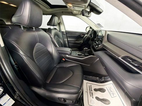 Used 2022 Toyota Highlander XLE image 26