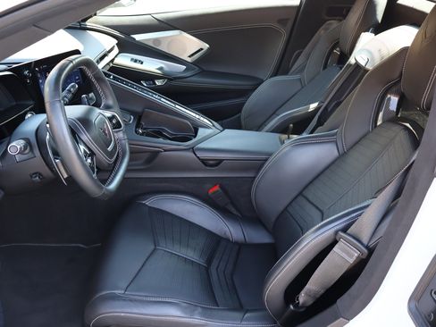 Used 2024 Chevrolet Corvette Stingray Premium Conv w/ Z51 Performance Package RWD image 15