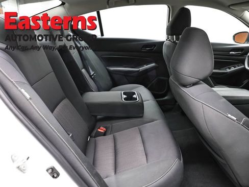 Used 2025 Nissan Altima 2.5 SV FWD image 23