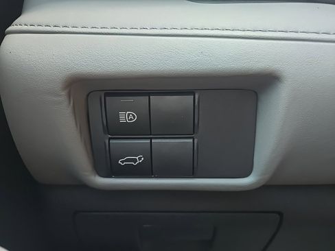 Used 2021 Toyota Highlander XLE image 45