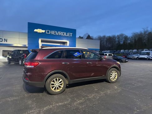 Used 2016 Kia Sorento LX w/ LX Convenience Package AWD/4WD image 2