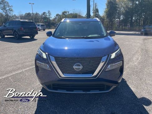 Used 2023 Nissan Rogue SL w/ SL Premium Package image 3