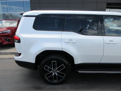 Used 2025 Lexus GX 550 w/ Cold Area Package AWD/4WD image 10