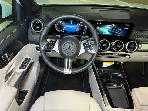Certified 2025 Mercedes-Benz GLB 250 4MATIC image 36