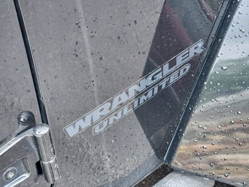 Used 2016 Jeep Wrangler Unlimited Rubicon AWD/4WD image 15