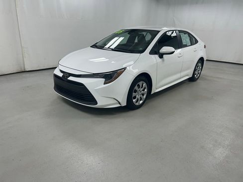 Certified 2025 Toyota Corolla LE FWD image 2