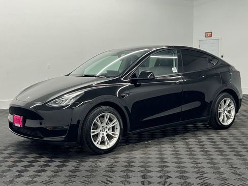 Used 2021 Tesla Model Y Long Range image 1
