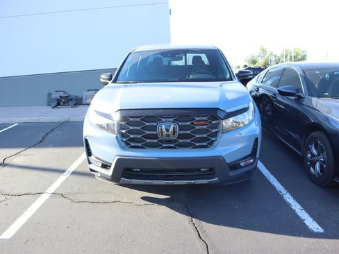 Used 2025 Honda Ridgeline TrailSport image 2