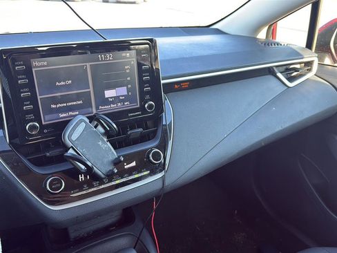 Used 2021 Toyota Corolla LE image 10