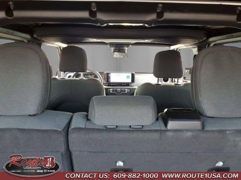 Used 2024 Jeep Wrangler Unlimited AWD/4WD image 23