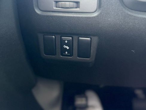 Used 2004 Nissan Titan SE image 25