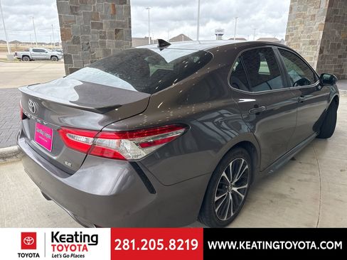 Used 2020 Toyota Camry SE w/ Convenience Package image 7