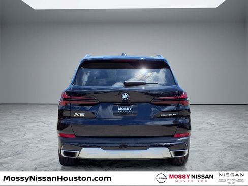 Used 2025 BMW X5 xDrive50e AWD/4WD image 6